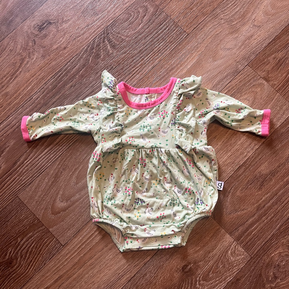 🐓 Chicken Print Long Sleeve Baby Onesie| Goosies 0-3 months